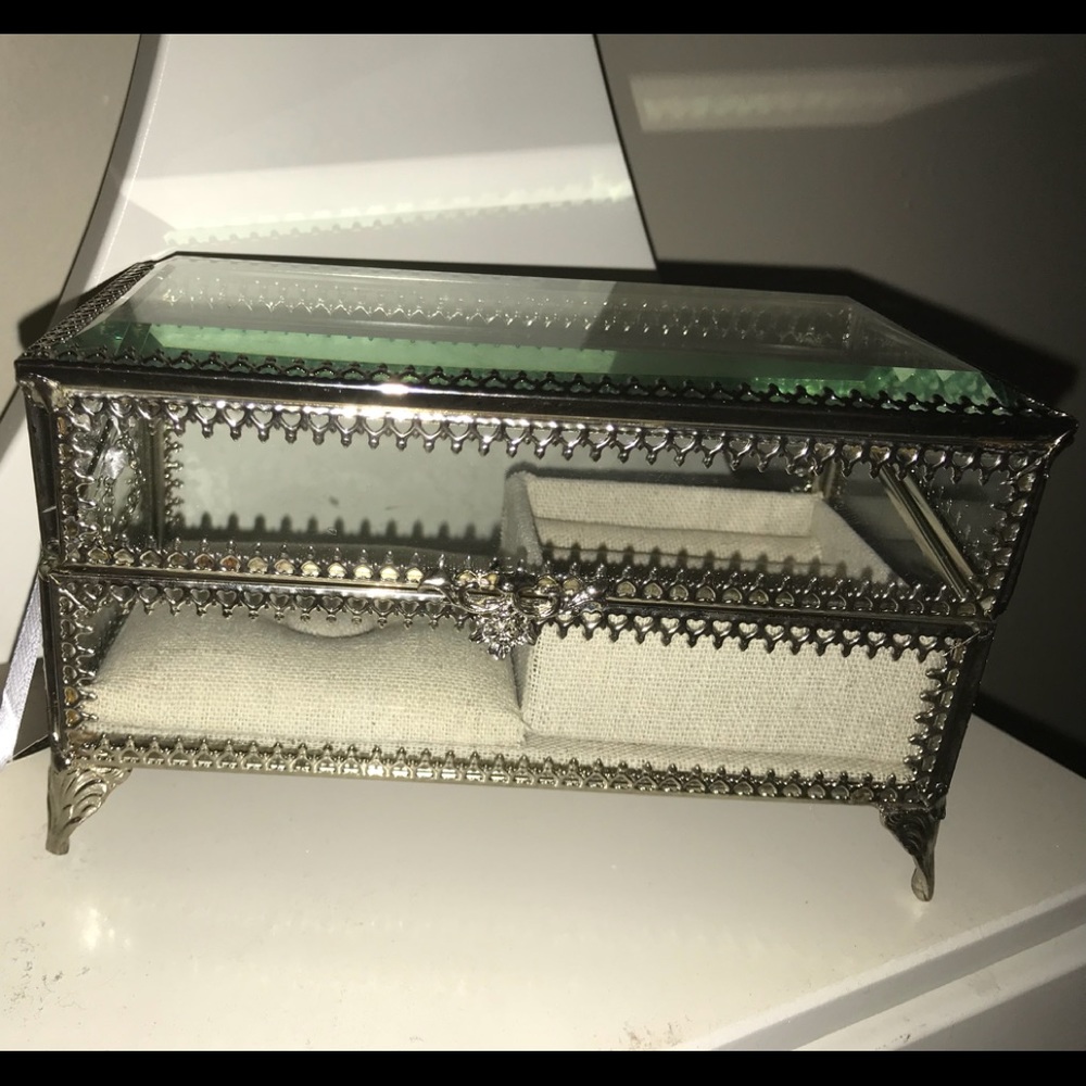 Glass jewelry holder